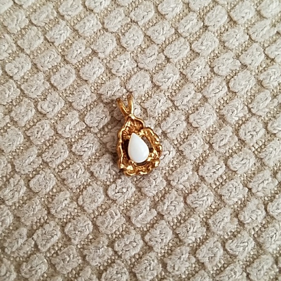Vintage Jewelry - Pendant Stone in Gold Plated Setting